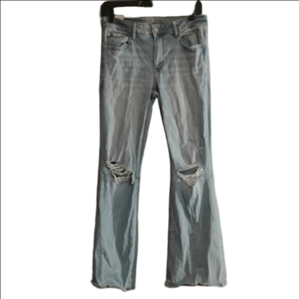 American Eagle Outfitters Light Blue  Lo Rise Flare Jeans. Size 6. Fall/ School.